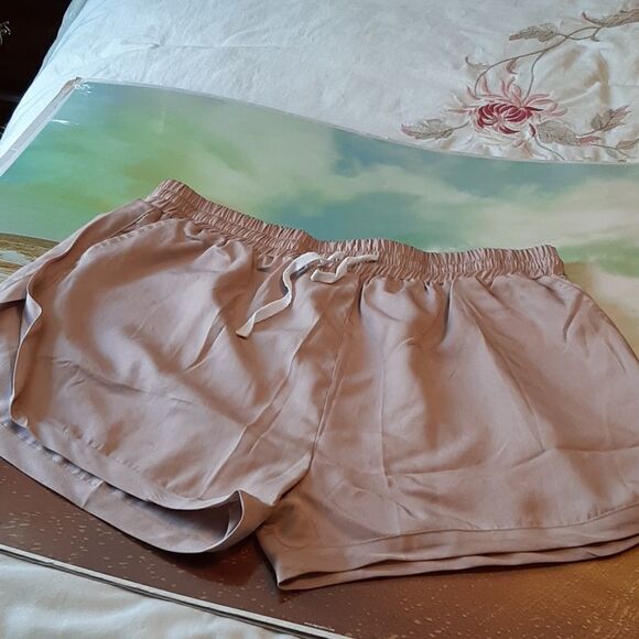 Sarin Mathews Pants - NWT Sarin Mathews workout shorts with soft & breathable Size XXL